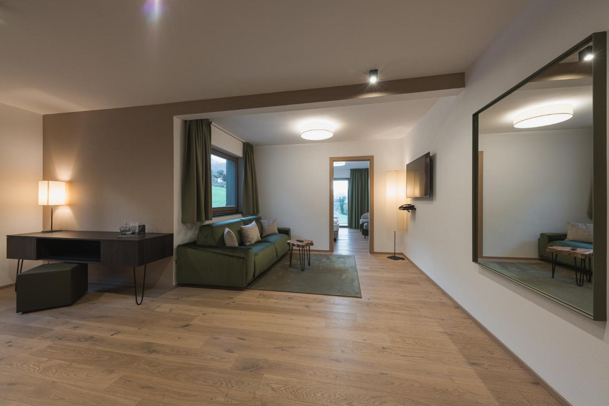 Oliven- & Genusshotel Hirzer Schenna Room photo